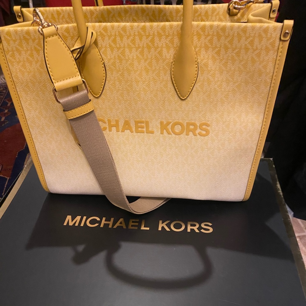 NEW !!! With box Michael Kors Yellow and Beige Tote